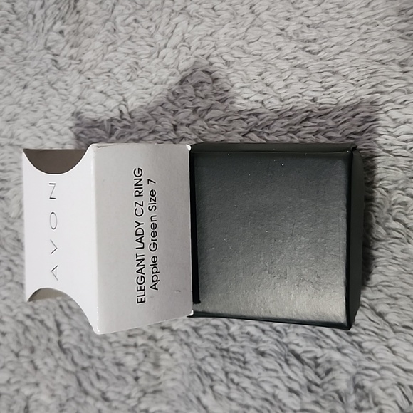 Elegant Lady CZ Ring - Picture 4 of 4